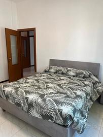 Stanza singola in quadrilocale con giardino privat