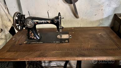 Macchina da cucire antica Opel con tavolino
