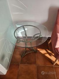 Tavolino artigianale in ferro battuto e cristallo