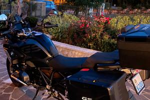 BMW GS1250 TRIPLE BLACK