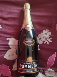 bottiglia di champagne pommery 