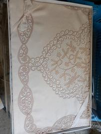 Copriletto matrimoniale ricamato