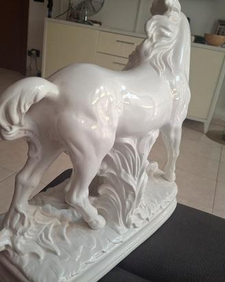 scultura in porcellana 