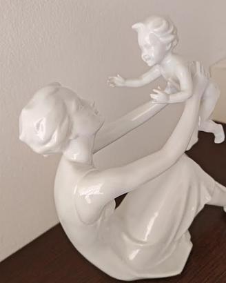 SCULTURA IN PORCELLANA BISQUIT