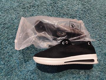 Scarpe da donna, nere con rinforzo suola  n°38