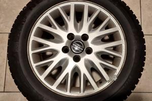 Pneumatici invernali con cerchi Volvo