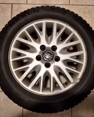 Pneumatici invernali con cerchi Volvo