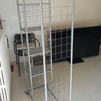 Stendino con ripiani