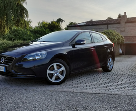 Volvo V40 D2