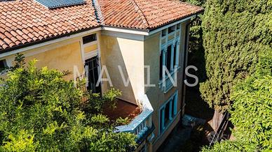 Villa di 280 m² con più di 5 locali e box auto dop