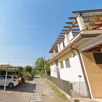 Ampio bilocale con doppi rispostigli e posti auto