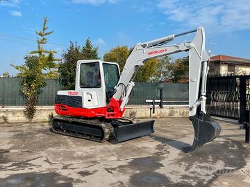 E116 Escavatore 50 q Takeuchi TB250