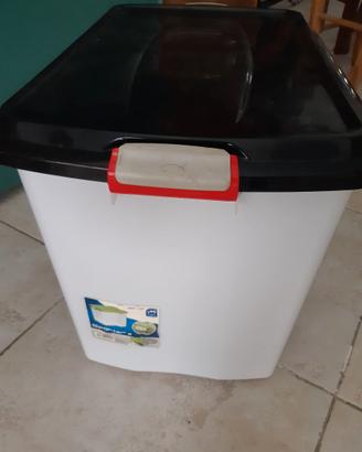 Scatola plastica con coperchio 60 L