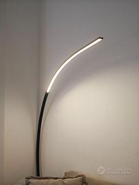 Lampada da terra LED design moderno – come nuova