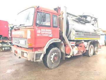 Iveco 240.26 con botte spurgo