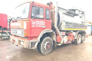 Iveco 240.26 con botte spurgo