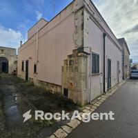 LOCALE DA RISTRUTTURARE CON ANNESSO TERRENO EDIFIC