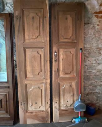 Portone in noce