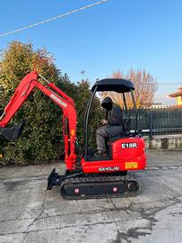 E276- ESCAVATORE NEW HOLLAND 18 Q