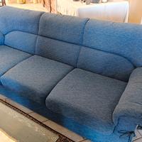 due divani (3 posti e 2 posti)