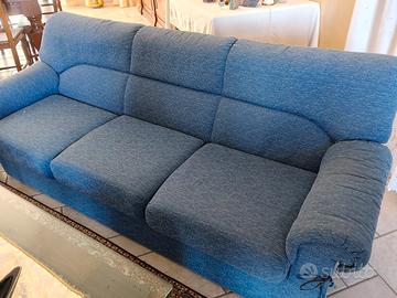 due divani (3 posti e 2 posti)