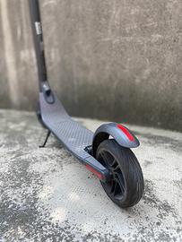 Monopattino elettrico Ninebot ES2 by Segway.