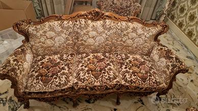 Divano 3 posti e poltrona in legno intagliato