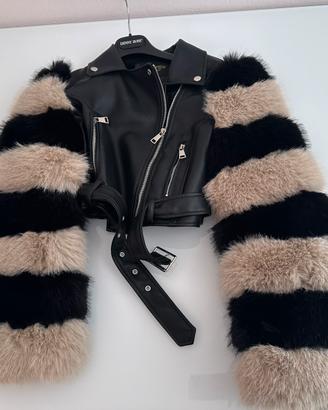 Giacca biker nera con maniche in eco-pelliccia