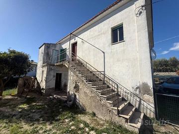 Rustico / Casale di 135 m² con 3 locali e box auto