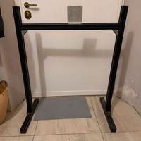 Stand in profilati d'alluminio con piastra Vesa