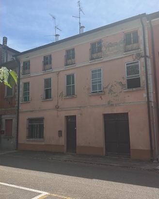 Casa con capannone e cortile Magnacavallo (MN)