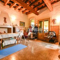 Ampia soluzione indipendente di 258 mq con giardin