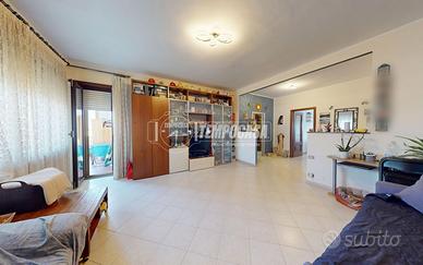 VOLPIANO AMPIO 4 LOCALI CON BOX E CANTINA.