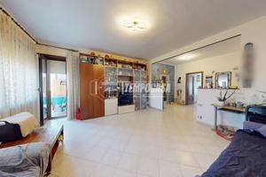 VOLPIANO AMPIO 4 LOCALI CON BOX E CANTINA.
