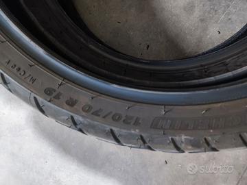 Pneumatici semitacchettati