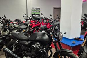 Moto Guzzi V7 IV 850 STONE ANNO 2026 KM 800