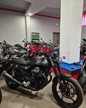 Moto Guzzi V7 IV 850 STONE ANNO 2026 KM 800