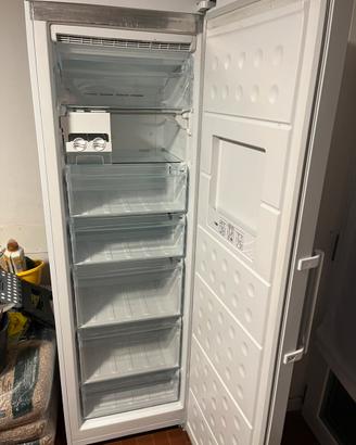Congelatore verticale Haier