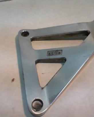 SUPPORTO PEDANA SINISTRO APRILIA TUAREG 84-88 AP81
