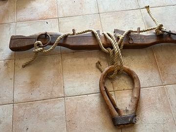 gioco antico in legno per buoi trazione