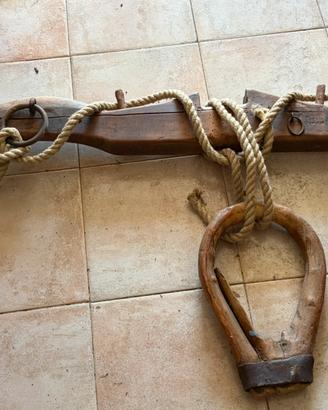 gioco antico in legno per buoi trazione