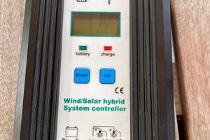 Regolatore di carica per eolico e fotovoltaico