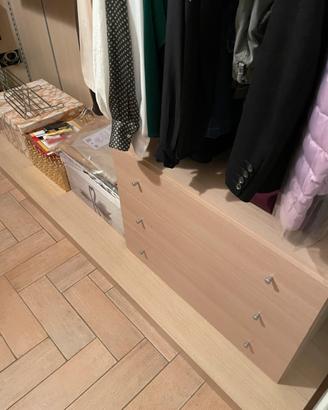 Componenti per canina armadio già smontati