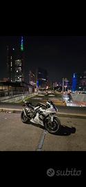 Yamaha R1 
