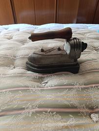 FERRO DA STIRO ANTICO