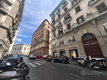 NEGOZIO A NAPOLI