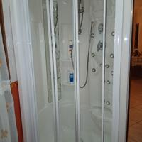 Doccia con getti d'acqua idromassaggio