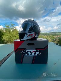 Casco KYT NF-R