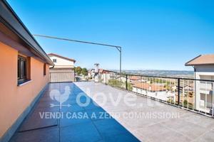 Appartamento di 100 m² con 3 locali e posto auto a