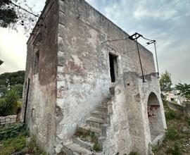 Caseggiato anni '900 con terreno edificabile